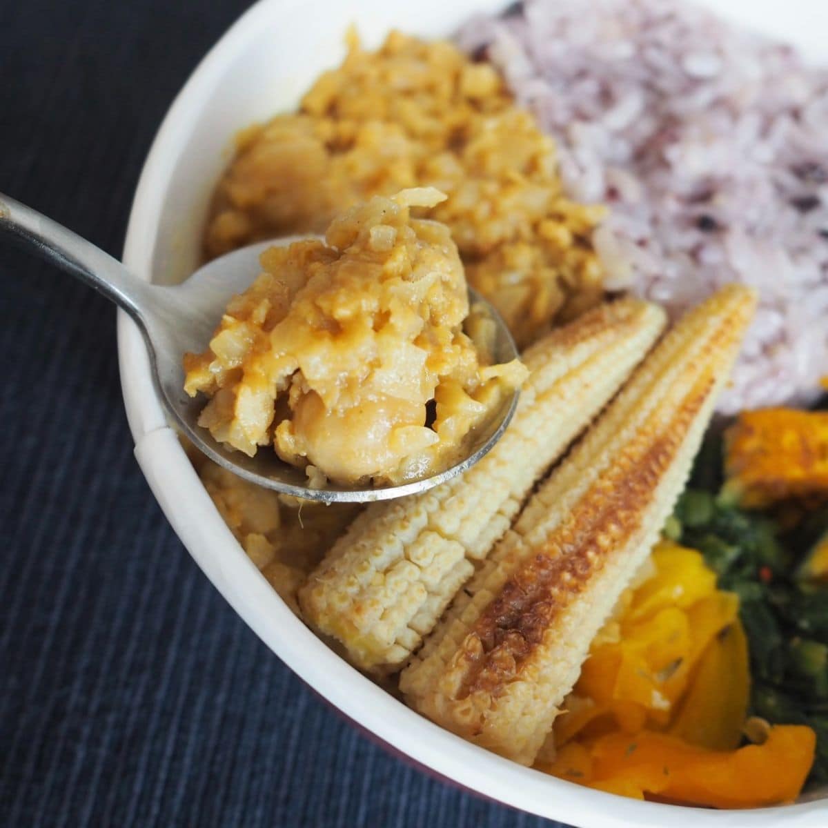 無印良品の「1/3日分の野菜を使った雑穀ごはん」ひよこ豆のカレー炒めとかぼちゃサラダ
