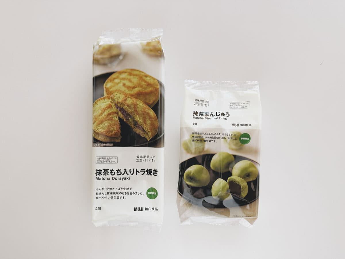 秋頃に発売されるのが、抹茶のおやつたち。 いつも楽しみに待っています。特にすきなのが「抹茶まんじゅう」。今年は、「抹茶もち入りトラ焼き」も購入しました!